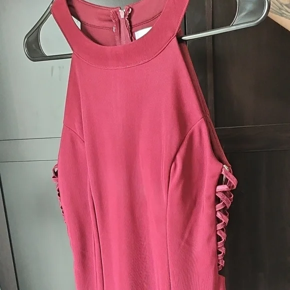 Emerald Sundae Backless Wine Dress - Picture 3 of 4